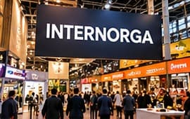 Servicepersonal auf einer Gastronomiemesse