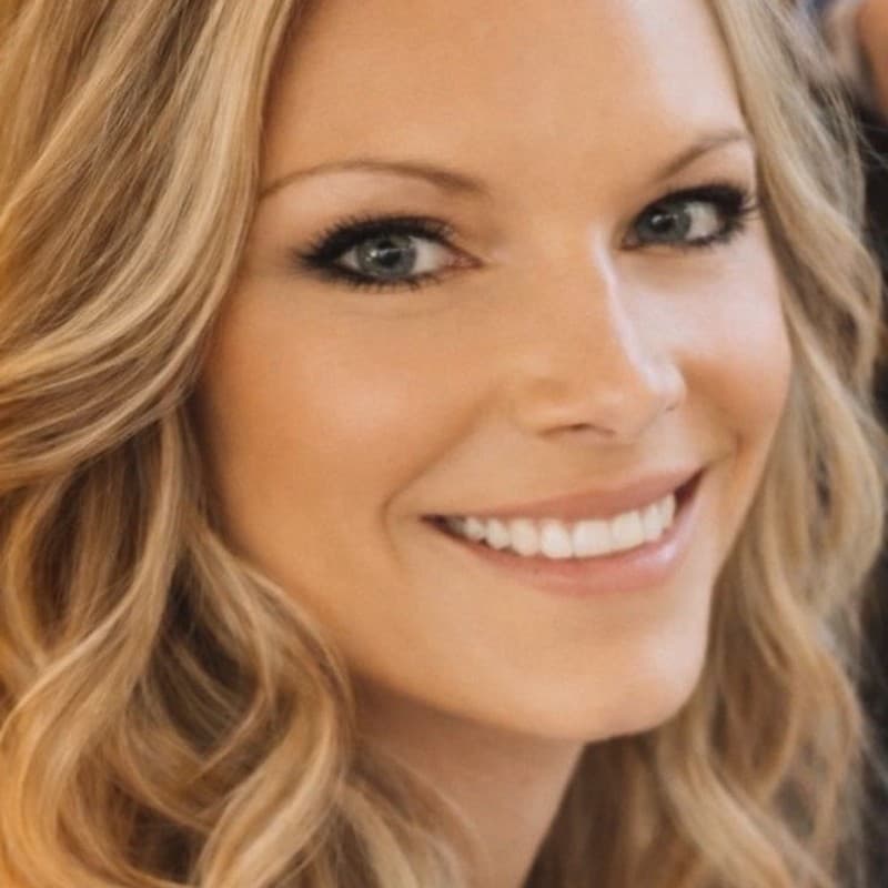 Stefanie R.