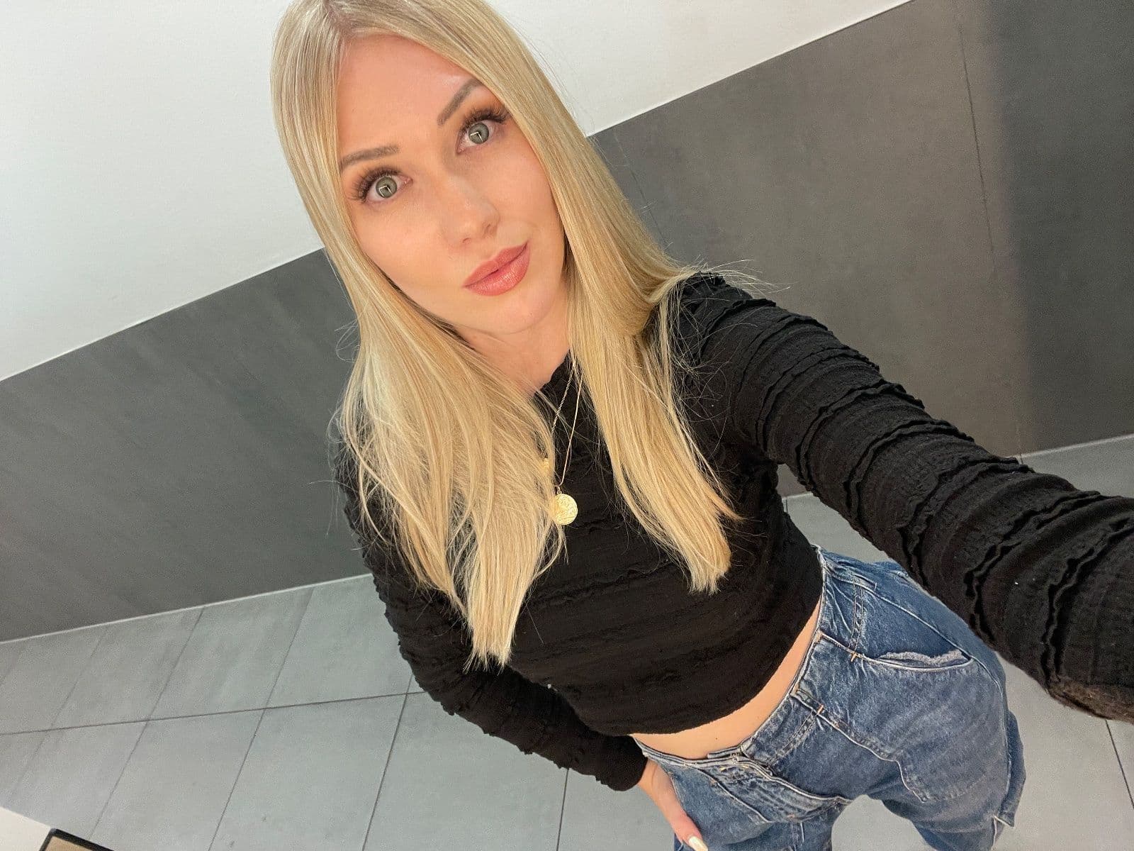 Laura, Foto 2